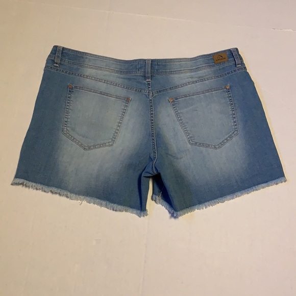 🆕 Jordache Cut Off Jean Shorts (2 Pairs) - Women’s Size 18 - Picture 5 of 5